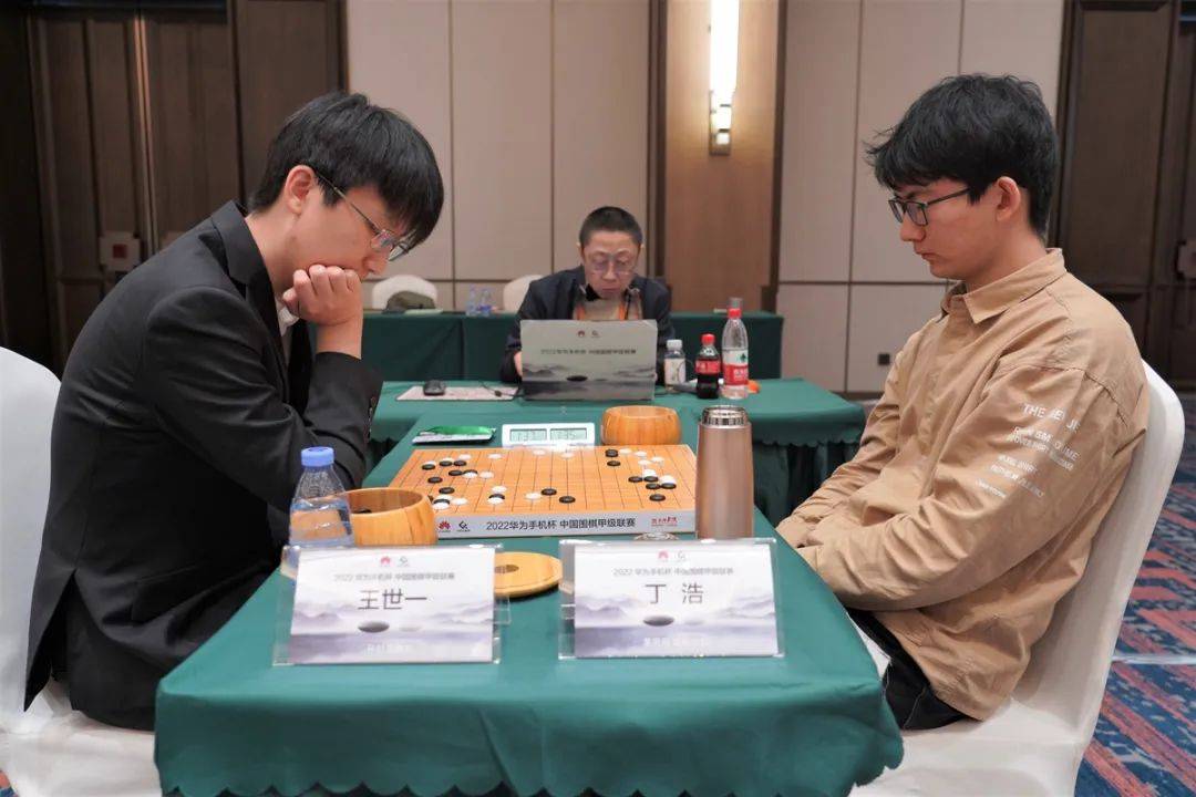 华为手机荣耀八怎么样
:围甲联赛：柯洁输棋深圳无缘总决赛 开封、清一遗憾降级-第5张图片-太平洋在线下载