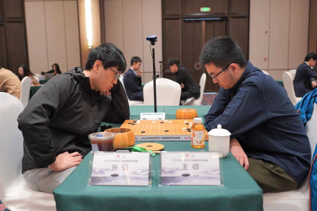 华为手机荣耀八怎么样
:围甲联赛：柯洁输棋深圳无缘总决赛 开封、清一遗憾降级-第11张图片-太平洋在线下载