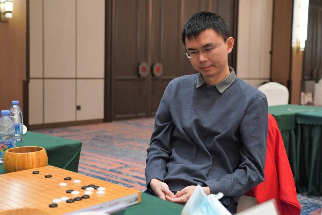 华为手机荣耀八怎么样
:围甲联赛：柯洁输棋深圳无缘总决赛 开封、清一遗憾降级-第14张图片-太平洋在线下载