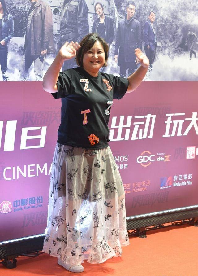 最炫小苹果女版:破20亿，中国最牛女导演诞生，女版周星驰，贾玲历经磨难知否