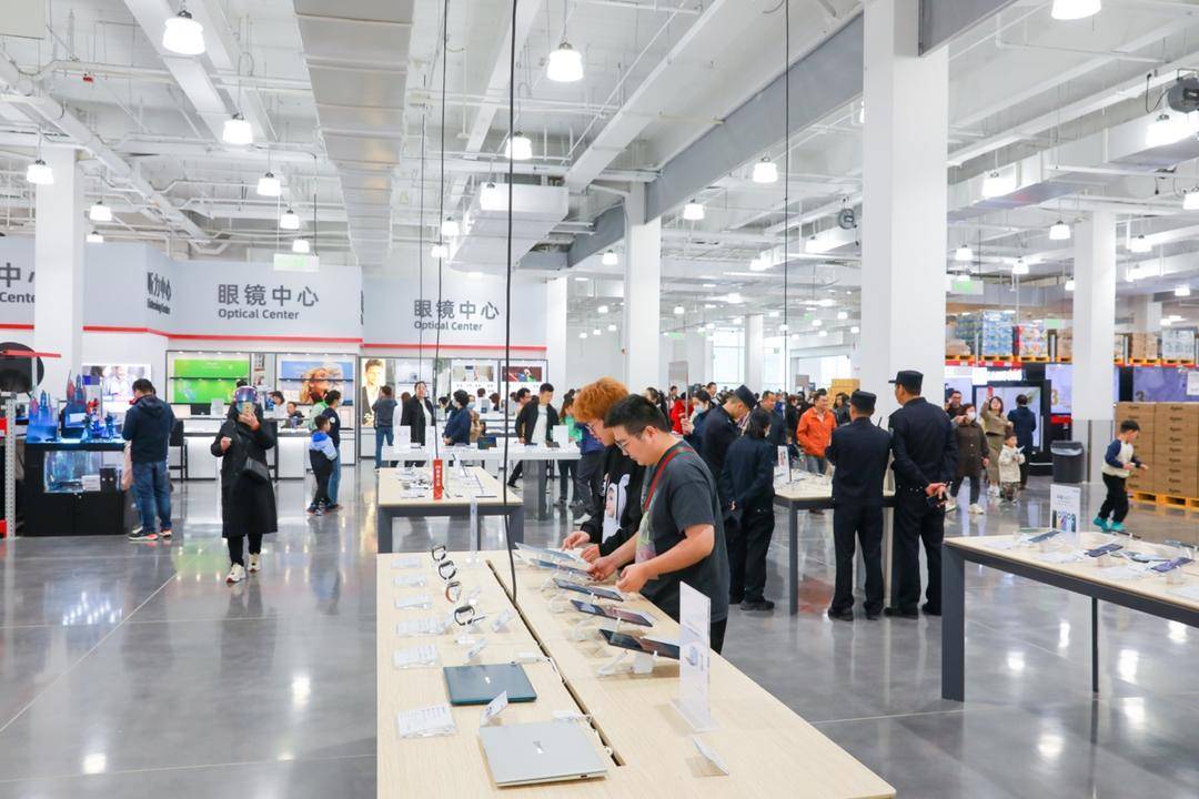 翻盖苹果手机:扬州线下首发，M会员商店将同步开售iPhone 15全系列